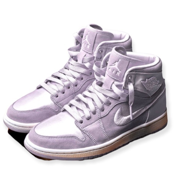 Nike Air JORDAN 1 Retro High 'Season of Her: Barely Grape'  Wmns - Picture 1 of 11